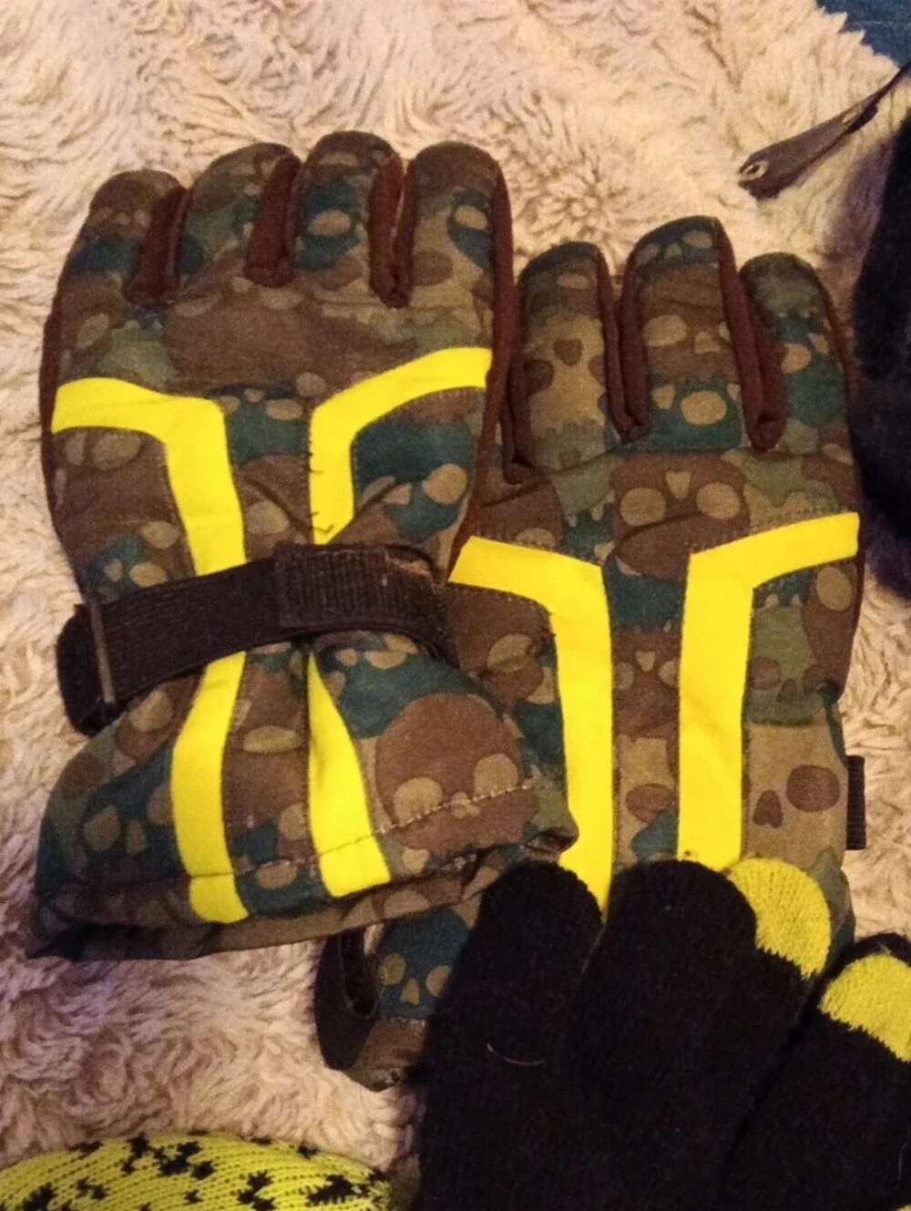 Kids Black & Yellow Winter Gloves and Beanie Set